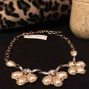 The Queen’s 👑 Decent Creamy Pearl Necklace